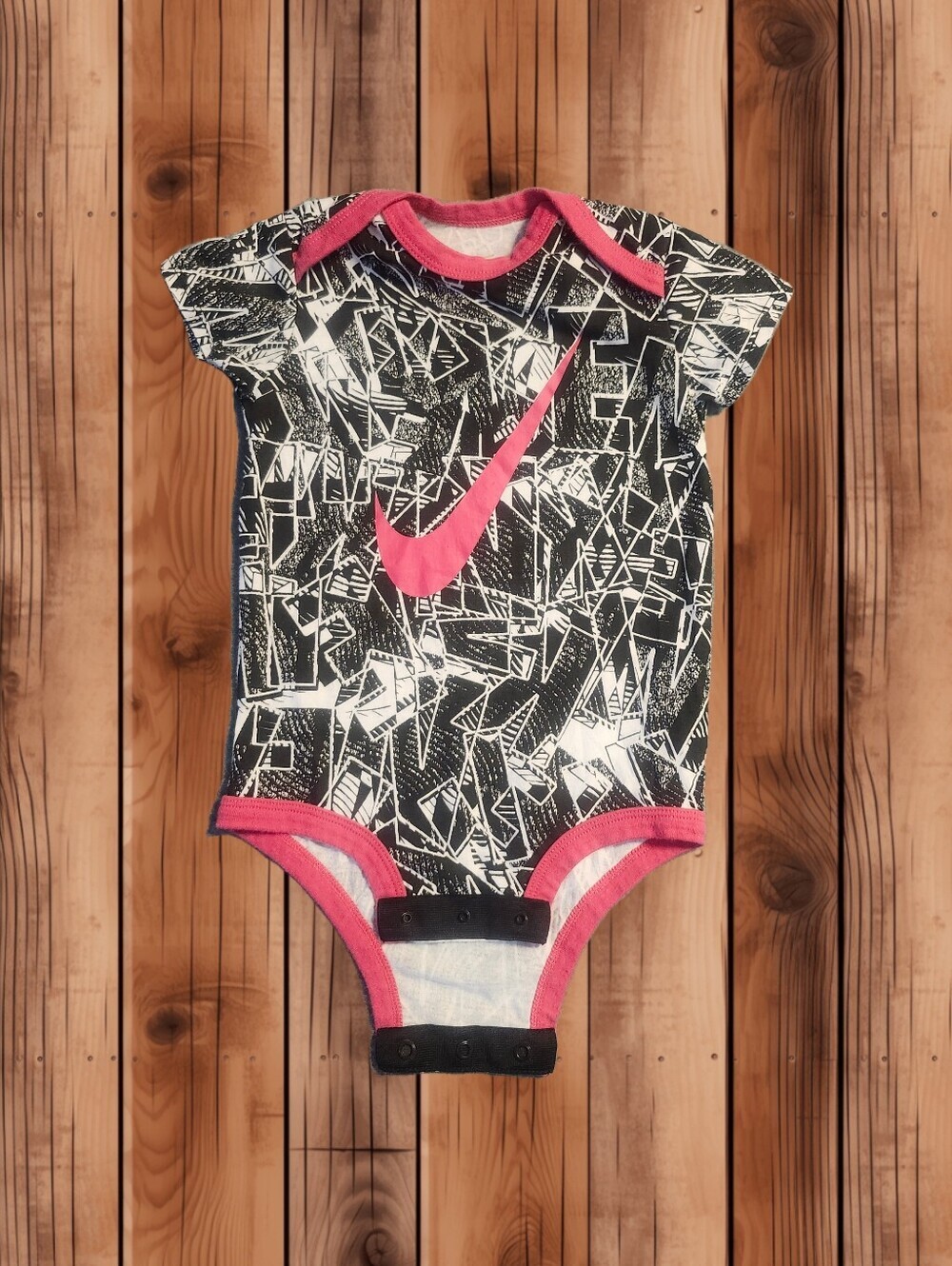 🔥5/$25🔥🎀Nike Baby Girl Graphic Print Bodysuit Pink Swoosh Black White 12M🎀